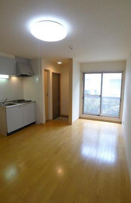 【洋室】 | キルシュブリューテ | 9帖の洋室。