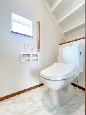 【トイレ】 | 前橋市山王町　新築住宅 | 清潔感にあふれた空間と機能的な洗浄装置。毎日何度も使う場所だから快適に。便利に。