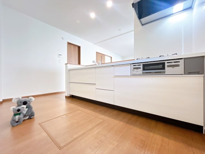 【キッチン】 | 前橋市山王町　新築住宅 | 家族でクッキング。皆で楽しく作るお料理は愛情たっぷりのごちそうに。キッチンで過ごす家族時間はプライスレス。