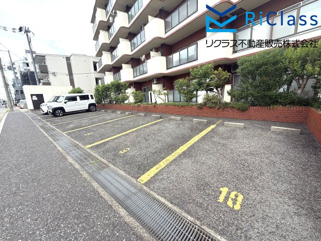 グレイスハイツ西神戸の駐車場