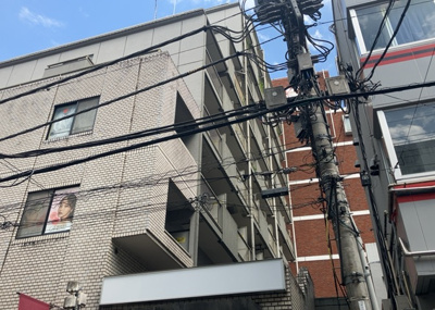 【外観】 | グランデハイツ八王子 | 隣家の土地はどうなっているのか、生活利便施設が近くにあるのか、学校まで近いかなど、お客様のライフスタイルにあわせたイメージが重要です。また、近くにあると困る施設が近くにないかも確認するといいでしょう。
