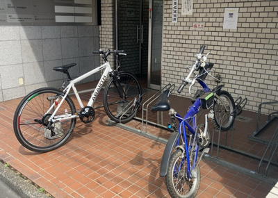 【駐輪場】 | グランデハイツ八王子 | マンションの駐輪場は、事前に空きがあるか確認を取ると安心です。せっかく入居したのに駐輪スペースがない！なんてことになったら大変ですよね。そこで、内見時や購入前にはまず事前に確認しておくと良いでしょう。