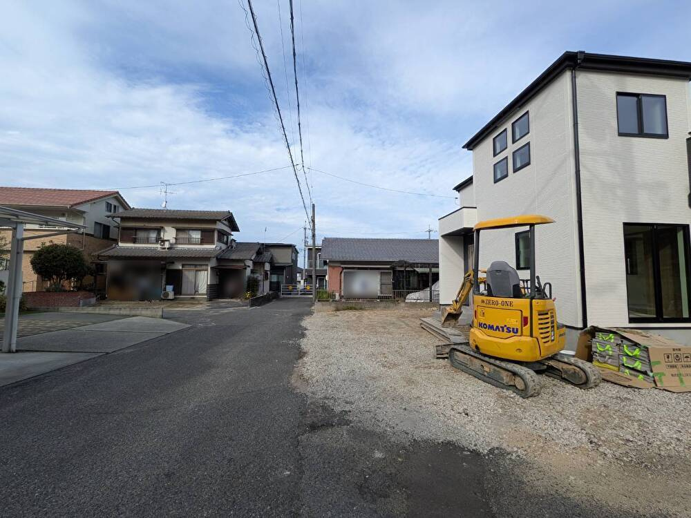 岡山市南区彦崎3期GRAFAREの前面道路含む現地写真|◆西側前面道路は幅員4.0ｍです。