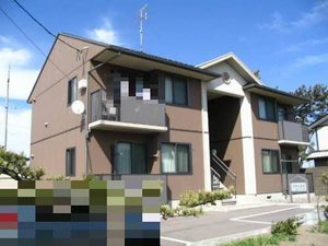 柏崎市松波３丁目のアパートの駐車場