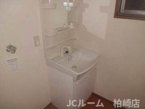 柏崎市松波３丁目のアパートの洗面所