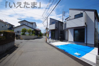 【前面道路含む現地写真】