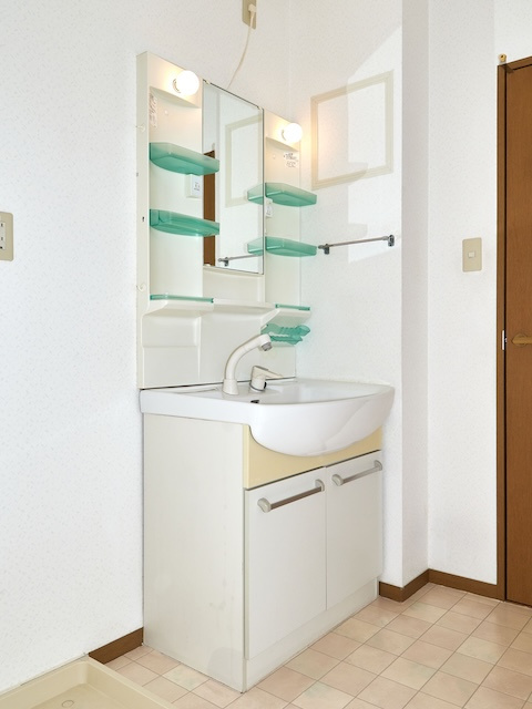 アルパポンテ一番館の独立洗面台|洗髪洗面化粧台