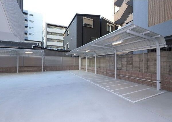 スプランディッド天王寺IIIの駐車場