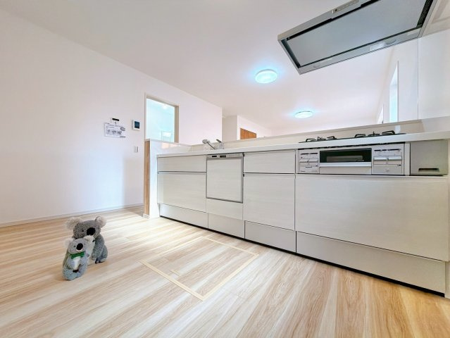 【キッチン】 | 高崎市矢中町　新築住宅 | 休日は家族でクッキング。皆で楽しく作るお料理は愛情たっぷりのごちそうに。キッチンで過ごす家族時間はプライスレス。