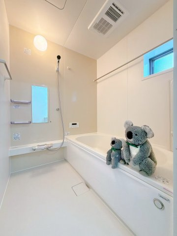 【浴室】 | 高崎市矢中町　新築住宅 | 家族みんなで入れるようなゆったりとしたお風呂です。しっかり足を伸ばせる浴槽でゆっくりと一日の疲れを癒して頂けます。