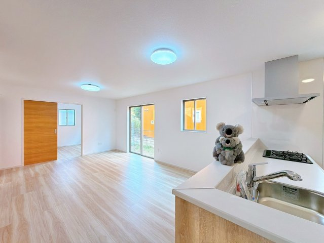 【居間・リビング】 | 高崎市矢中町　新築住宅 | 気がづけば家族が集まって楽しい会話と食事が始まる。皆で笑って過ごす幸せ溢れるリビング。