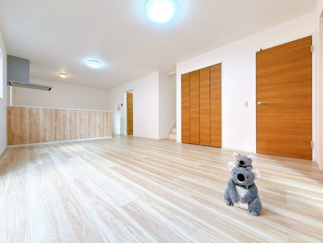 【居間・リビング】 | 高崎市矢中町　新築住宅 | ≪LDK≫
陽当りも良いリビング。
光が差し込む明るい空間はいつもの時間をより特別に…穏やかなひと時を一層充実した時間へ変えてくれます。