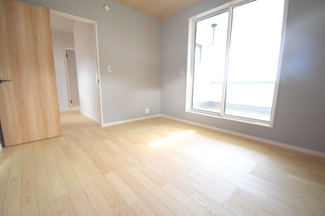 【洋室】 | 佐伯区観音台3丁目【69坪】東棟 | 2階　洋室×3　収納付きでお部屋がスッキリ広く使えます。　
