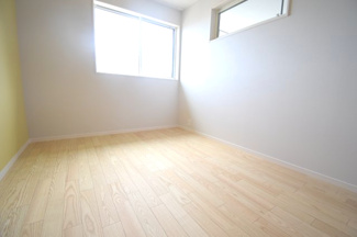 【洋室】 | 佐伯区観音台3丁目【69坪】東棟 | 2階　洋室×3　収納付きでお部屋がスッキリ広く使えます。