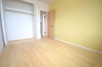 【収納】 | 佐伯区観音台3丁目【69坪】東棟 | 2階　洋室×3は、収納付きでお部屋がスッキリ広く使えます。　