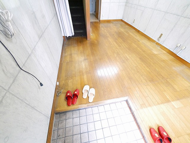 登美ヶ丘３丁目店舗の玄関