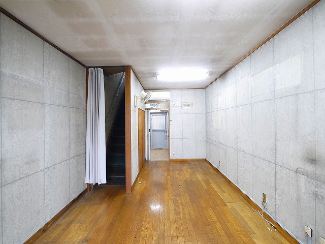 登美ヶ丘３丁目店舗の内装