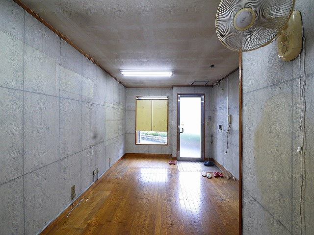 登美ヶ丘３丁目店舗の内装