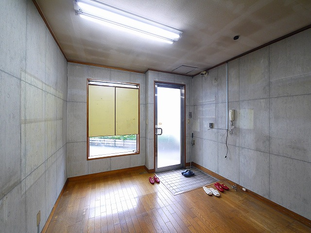 登美ヶ丘３丁目店舗の内装