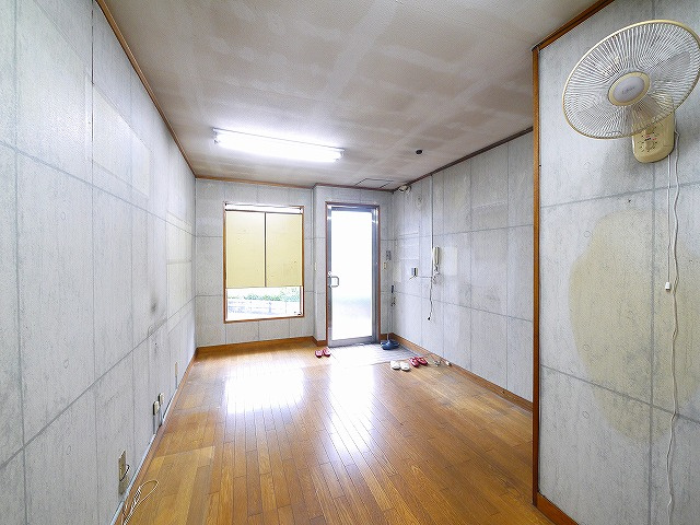 登美ヶ丘３丁目店舗の内装