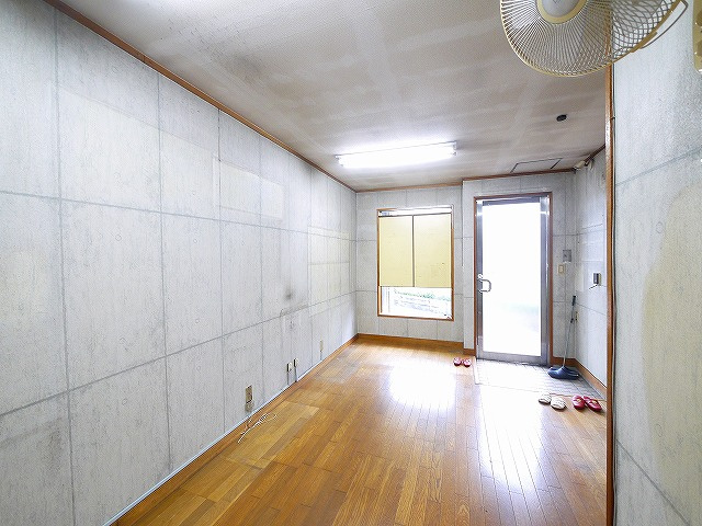 登美ヶ丘３丁目店舗の内装