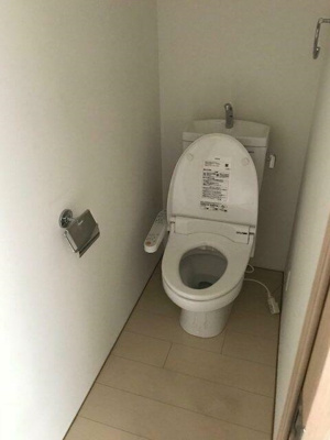 【トイレ】 | リーガランド方南町 | 温水洗浄便座。