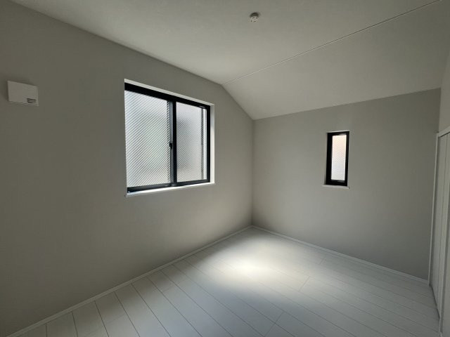 玄関広いと気持ち良さが違います！それ、ホント？ウソ？【港北区篠原町】新築戸建の洋室|使い勝手のいい洋室です