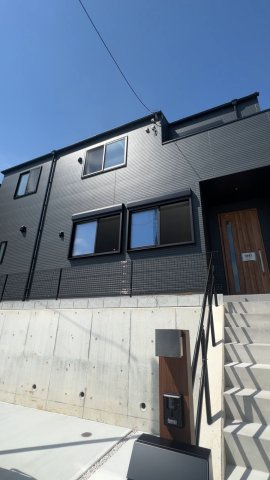 玄関広いと気持ち良さが違います！それ、ホント？ウソ？【港北区篠原町】新築戸建の外観|物件の外観です