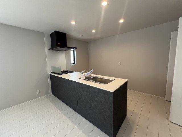 玄関広いと気持ち良さが違います！それ、ホント？ウソ？【港北区篠原町】新築戸建のキッチン|キッチンでお料理をお楽しみください