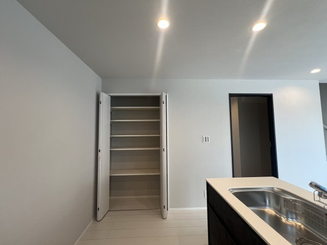 玄関広いと気持ち良さが違います！それ、ホント？ウソ？【港北区篠原町】新築戸建の収納|小物を収納するのに便利です