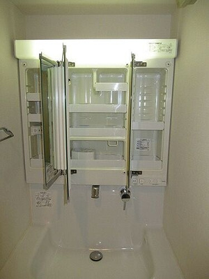 【洗面所】 | ライオンズガーデン大宮日進第２ | 3面鏡、背面収納　※前回募集時2020年1月撮影