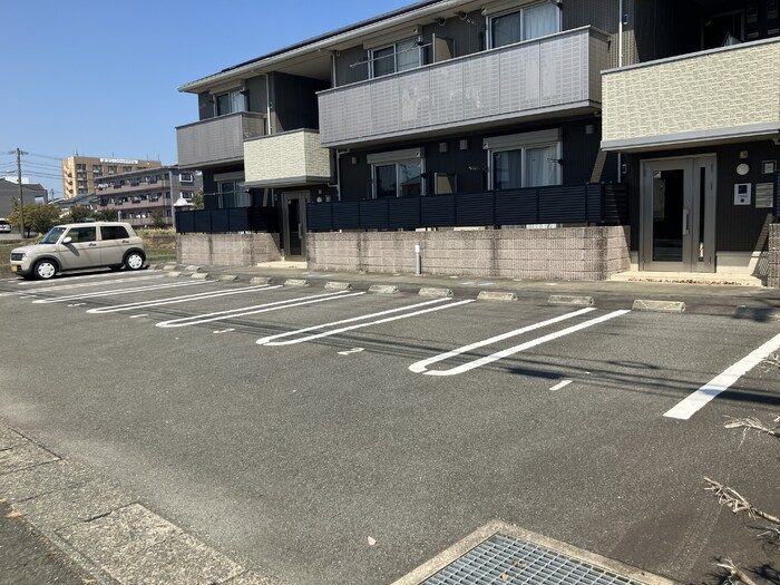 Stay Grateful（ステイ　グレイトフル）の駐車場