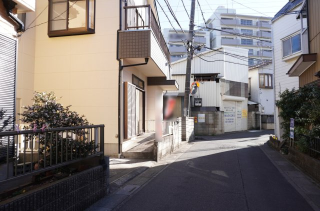 草加市花栗3丁目 中古戸建の前面道路含む現地写真