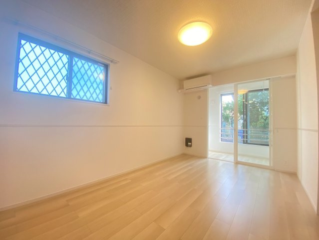 【居間・リビング】 | ※同タイプの写真となります。