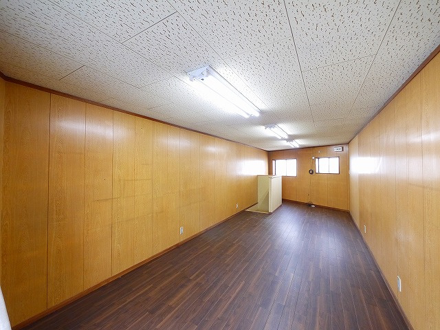 登美ヶ丘３丁目店舗の内装