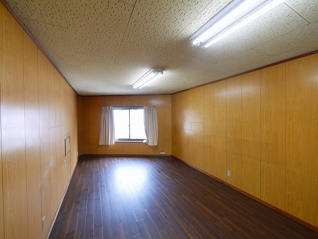 登美ヶ丘３丁目店舗の内装