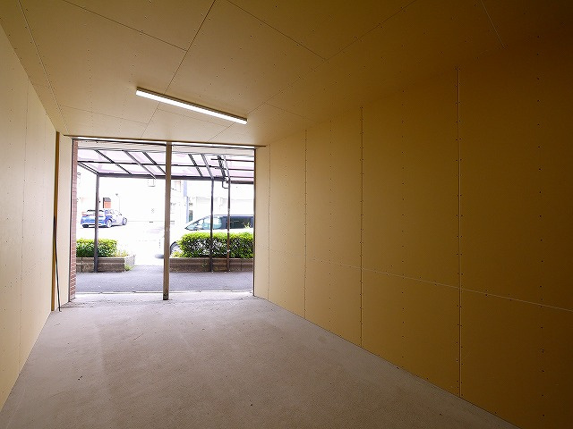 登美ヶ丘３丁目店舗の内装