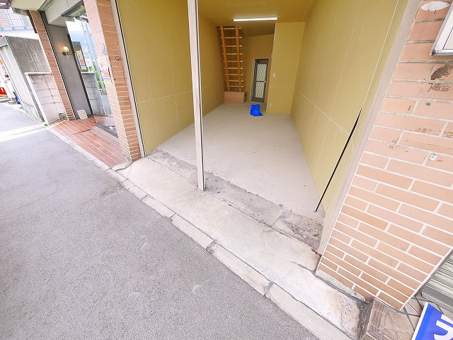 登美ヶ丘３丁目店舗の内装