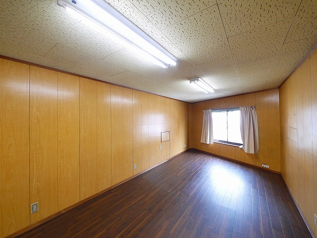登美ヶ丘３丁目店舗の内装