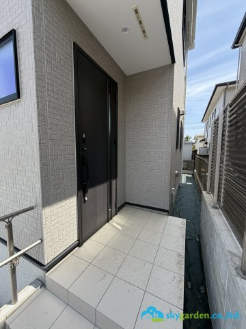 伊勢原市高森台3丁目　新築戸建　全2棟2号棟の玄関