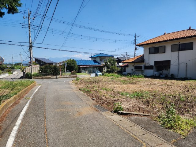 高崎市金古町売土地の前面道路含む現地写真