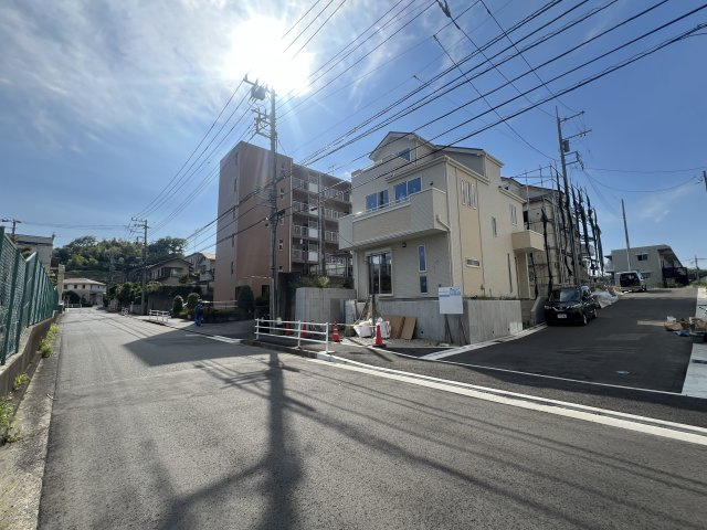 住環境に利便性高き立地に気付いちゃいましたか…【港北区鳥山町】新築戸建の前面道路含む現地写真