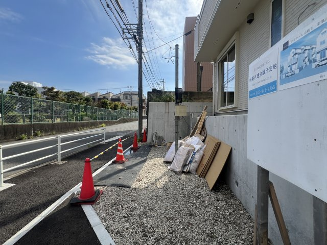 住環境に利便性高き立地に気付いちゃいましたか…【港北区鳥山町】新築戸建の駐車場