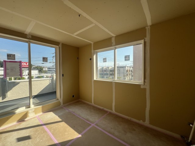 住環境に利便性高き立地に気付いちゃいましたか…【港北区鳥山町】新築戸建の洋室