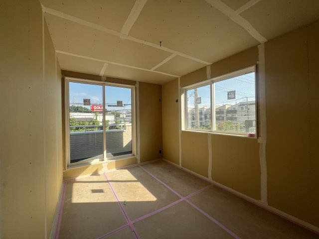 住環境に利便性高き立地に気付いちゃいましたか…【港北区鳥山町】新築戸建の洋室