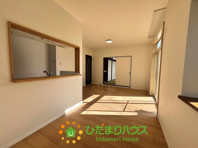 加須市栄　中古一戸建ての居間・リビング