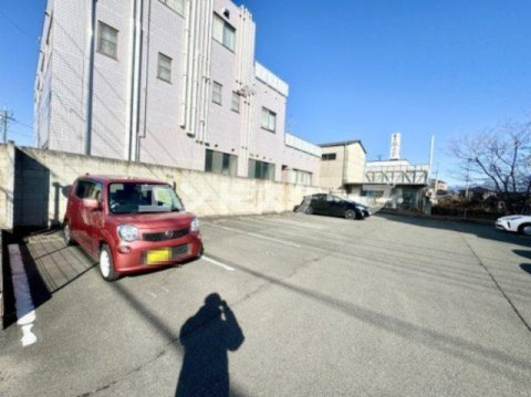 ラ メールの駐車場|高崎、前橋、伊勢崎エリアのお部屋探しはエンドスケープまで！お客様の理想お聞かせ下さい♪