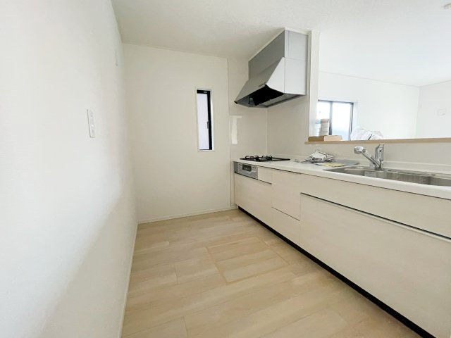 新築戸建・建売　郡山市開成5丁目　制震+耐震構造　開成小・第一中のキッチン|カウンター越しに会話が弾む、家族とのつながりを感じられる対面キッチンです！