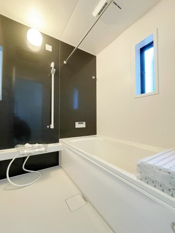 新築戸建・建売　郡山市開成5丁目　制震+耐震構造　開成小・第一中の浴室|浴室乾燥機付きで雨の日や花粉の時期でも室内干しができるので安心です！