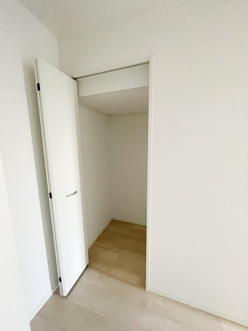 新築戸建・建売　郡山市開成5丁目　制震+耐震構造　開成小・第一中の収納|棚や収納ケースを自由にレイアウトできる、アレンジ自在の収納付き！